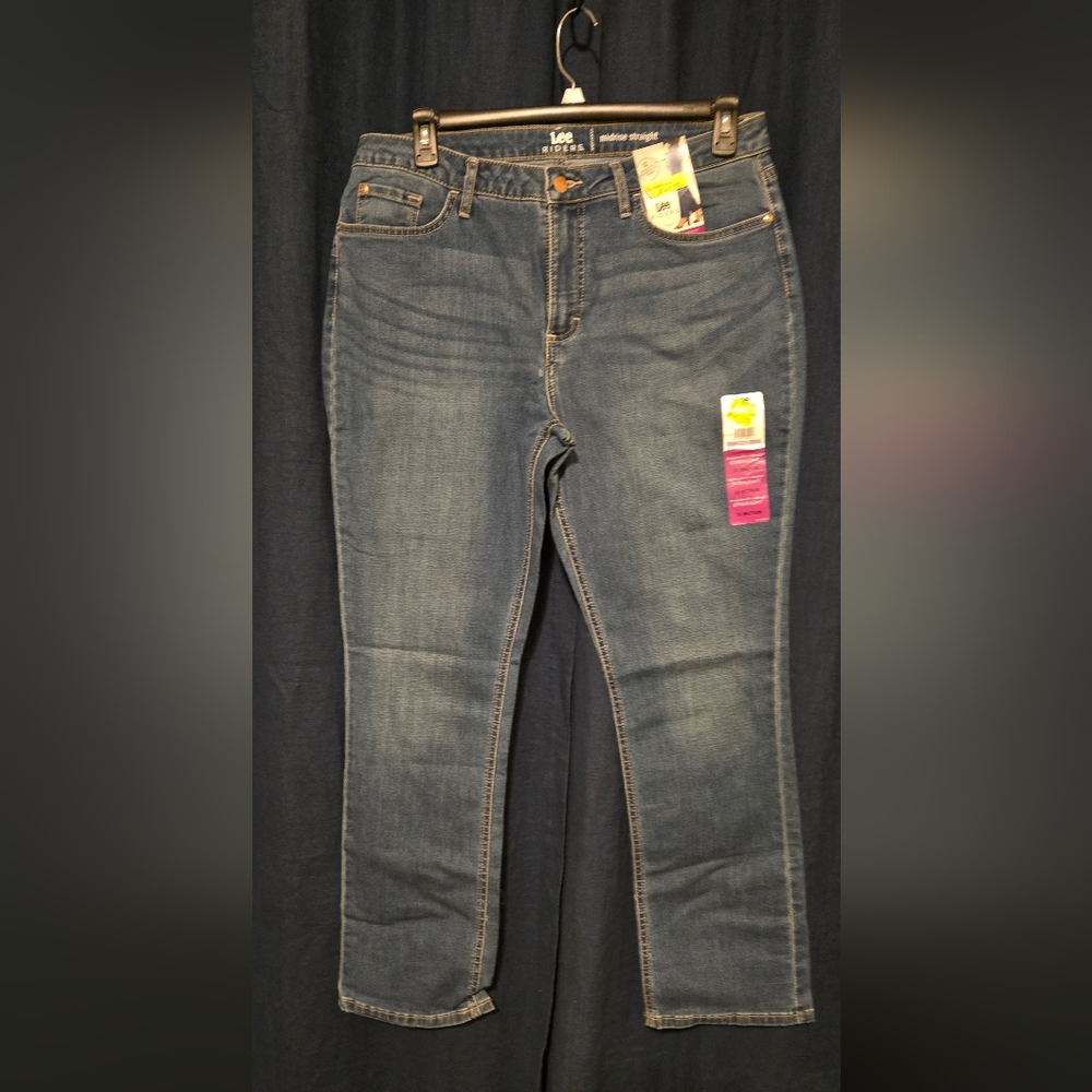 Blue Straight Leg Jeans with Classic Denim Texture